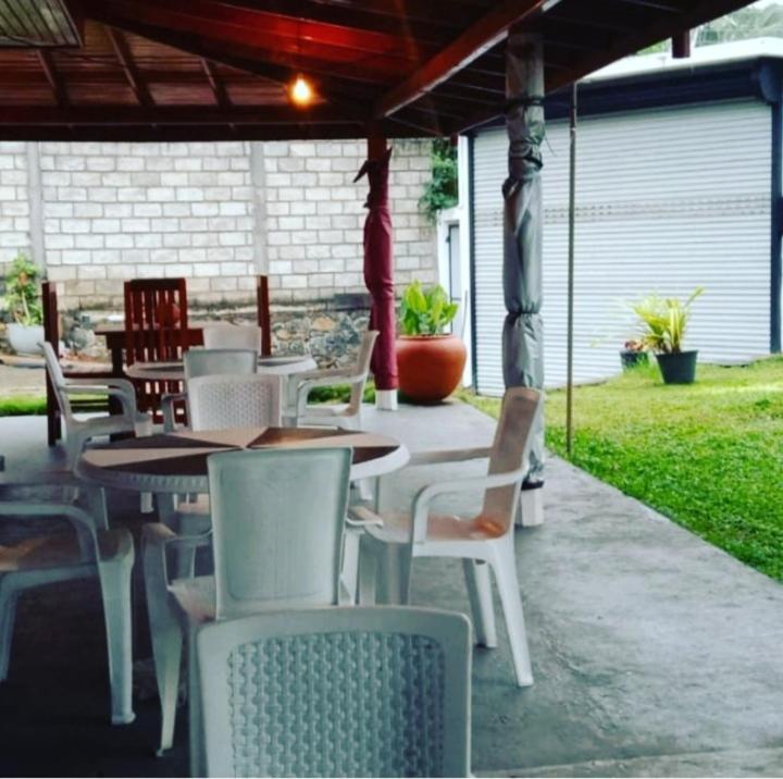 Tharurashmi Sea Pond Villa & Surf Hostel - Hiriketiya Dikwella Extérieur photo