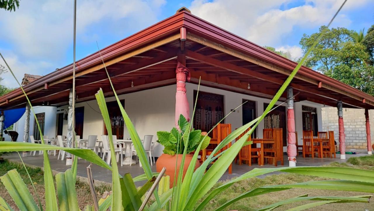 Tharurashmi Sea Pond Villa & Surf Hostel - Hiriketiya Dikwella Extérieur photo