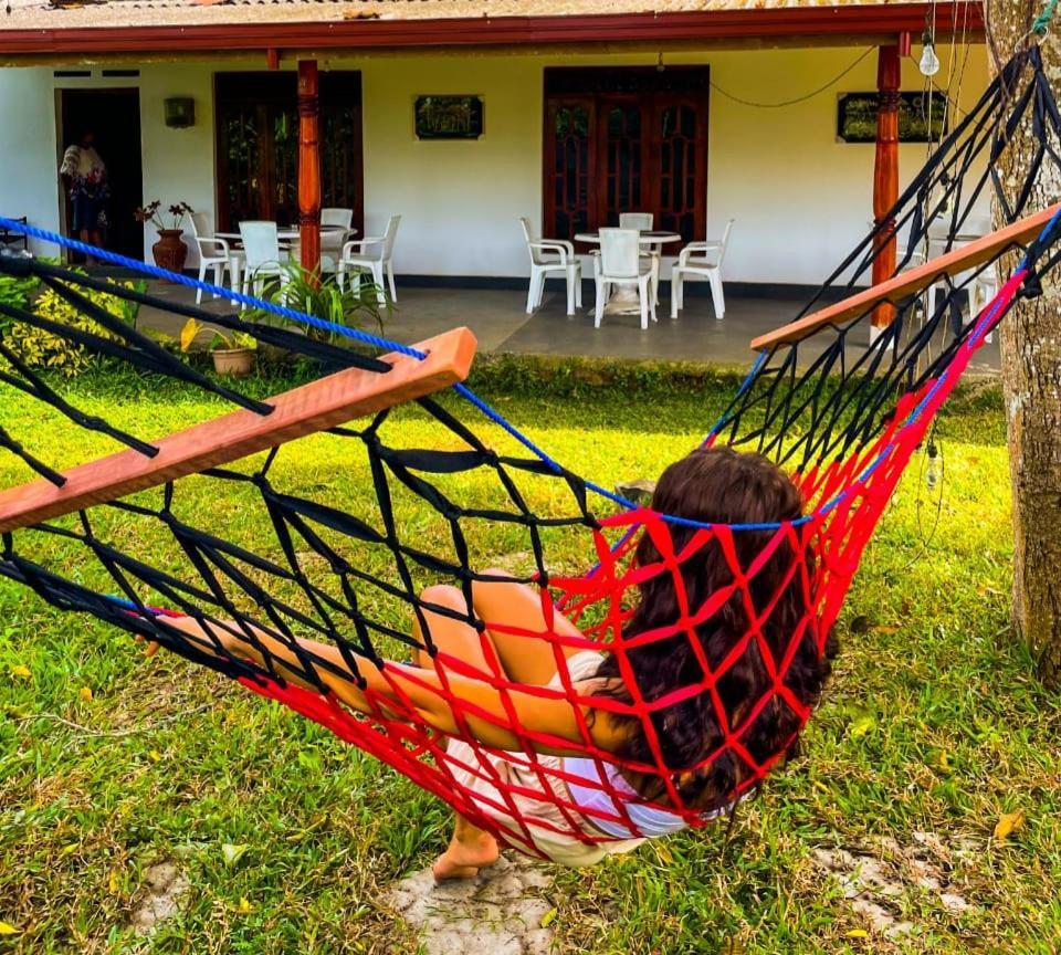 Tharurashmi Sea Pond Villa & Surf Hostel - Hiriketiya Dikwella Extérieur photo