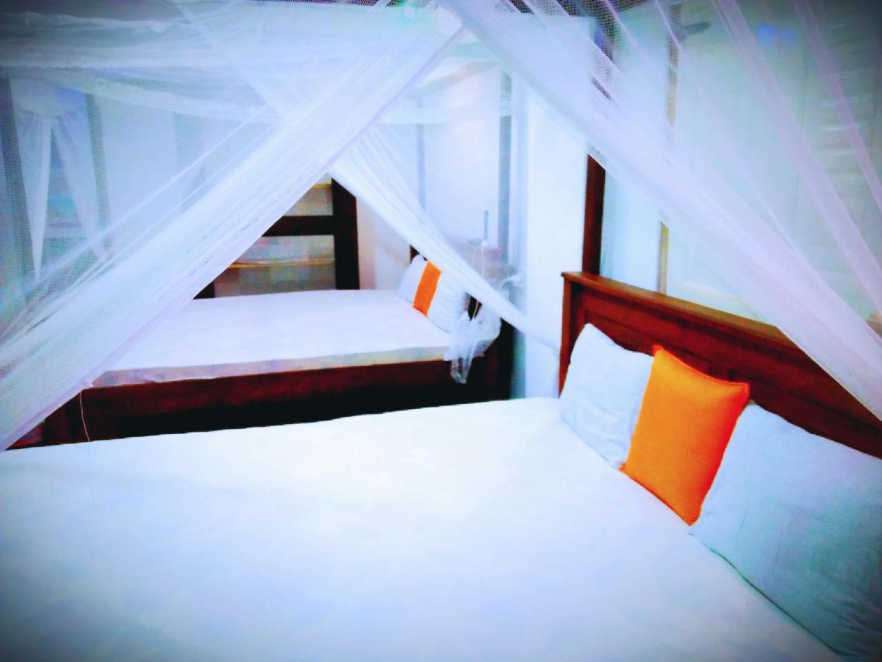 Tharurashmi Sea Pond Villa & Surf Hostel - Hiriketiya Dikwella Extérieur photo